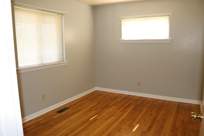 Building Photo - 1115 Cranbrook Dr