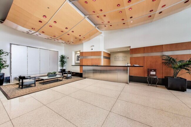 Building Photo - 512 N McClurg Ct