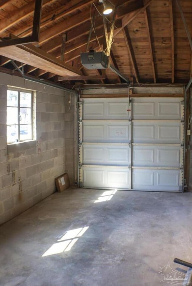 Building Photo - 1203 Poppy Ave