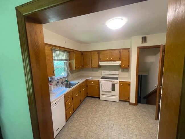 Building Photo - 33 Chestnut St