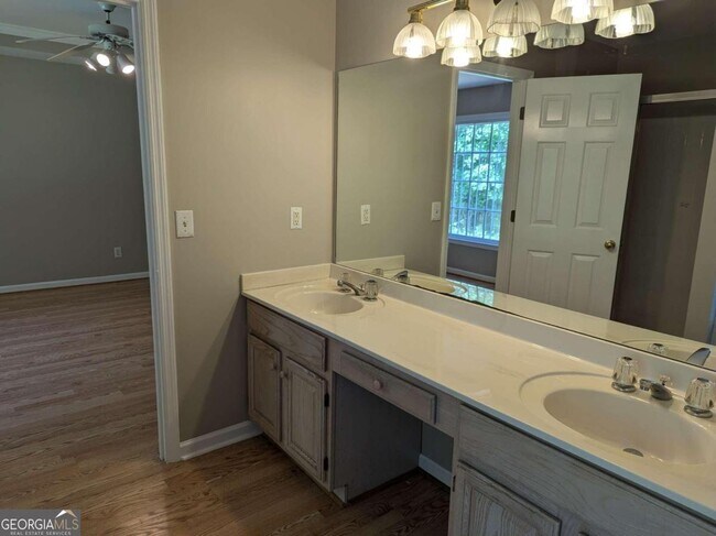 Building Photo - 1785 Brambletts Walk