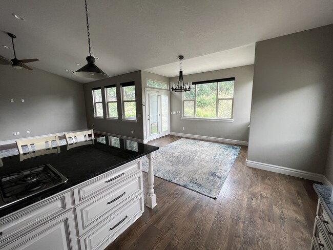 Building Photo - 5974 Robinson Ln