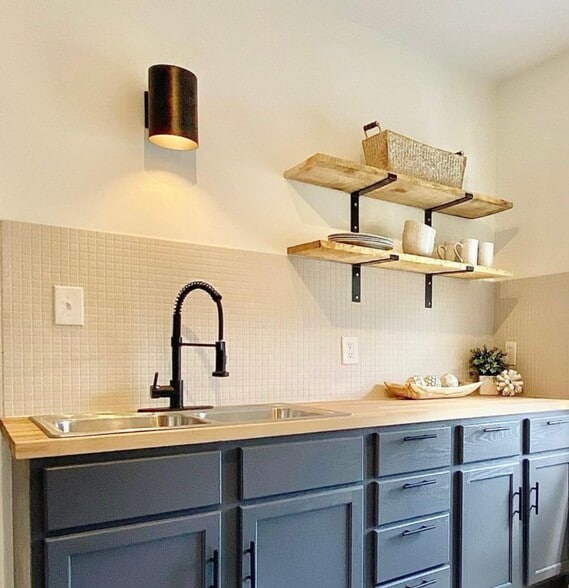 Kitchen - 3912 Thomas Ave N
