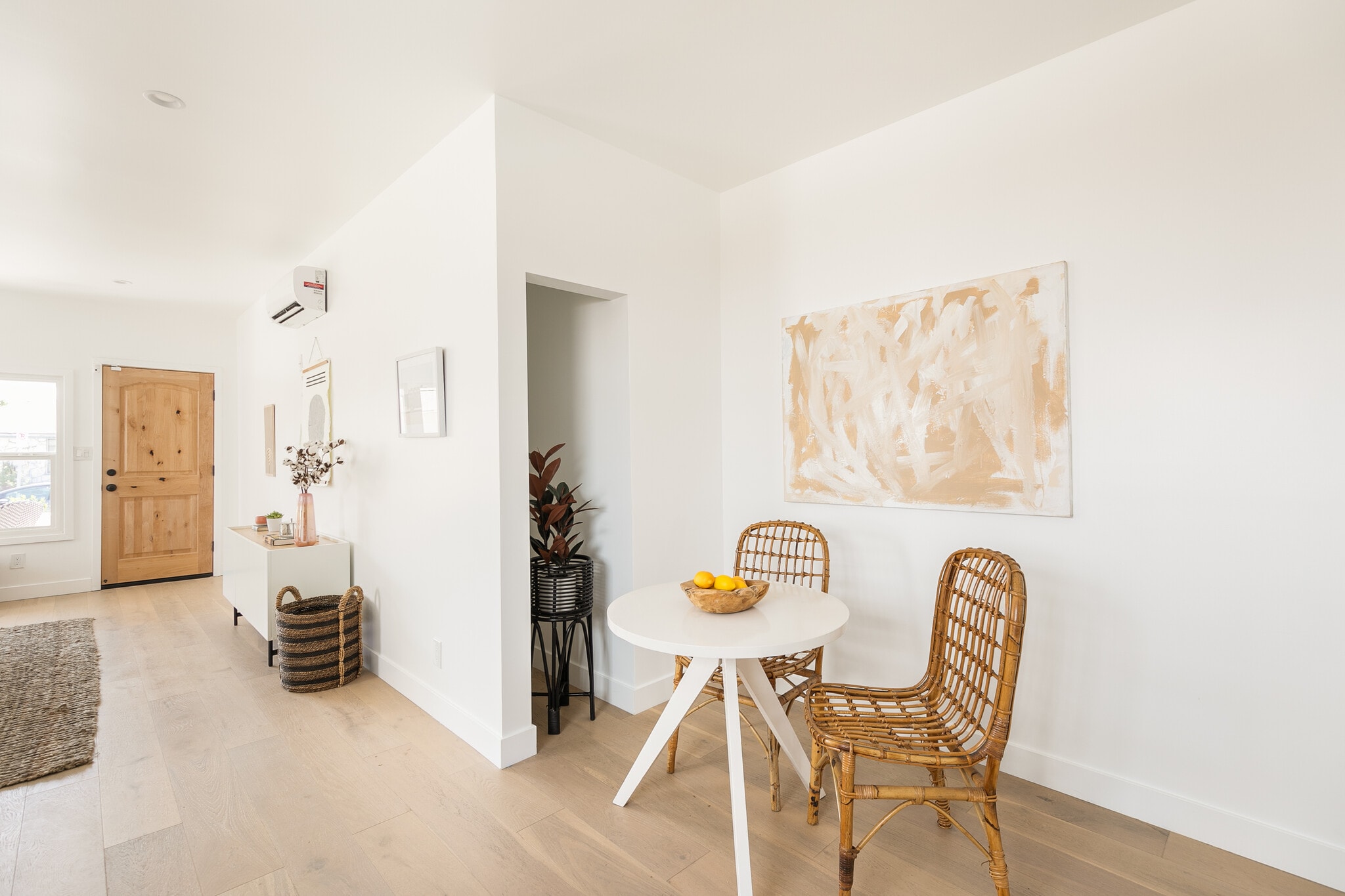 Building Photo - 5847 Ernest Ave