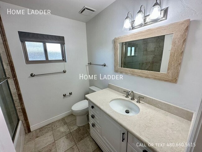 Building Photo - 8084 E Del Laton Dr