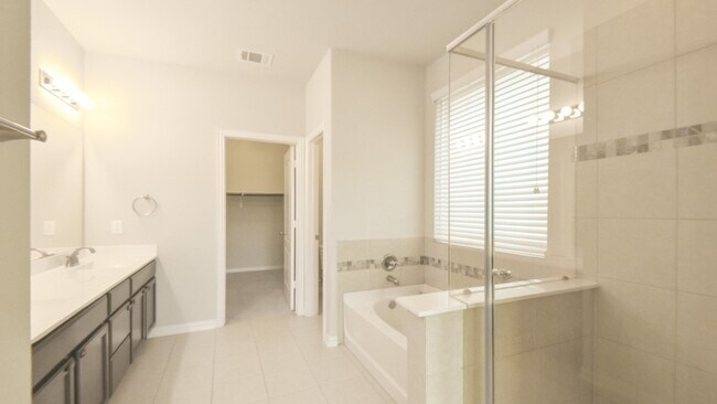 Building Photo - 613 Palmilla St