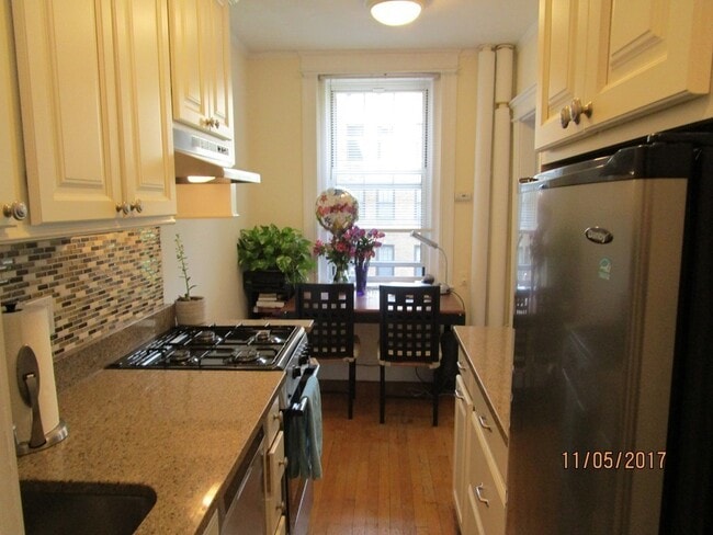 Building Photo - 116 Riverway