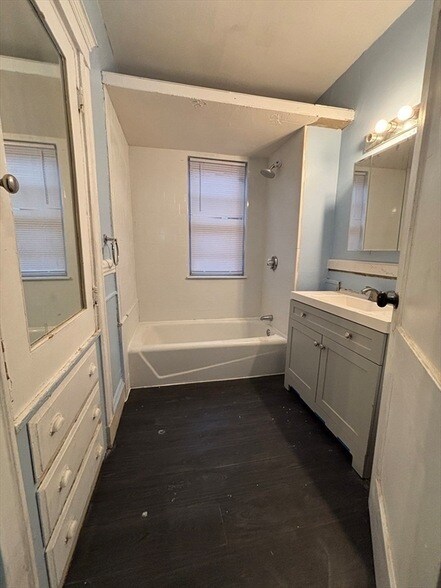 Building Photo - 46 Evelyn St