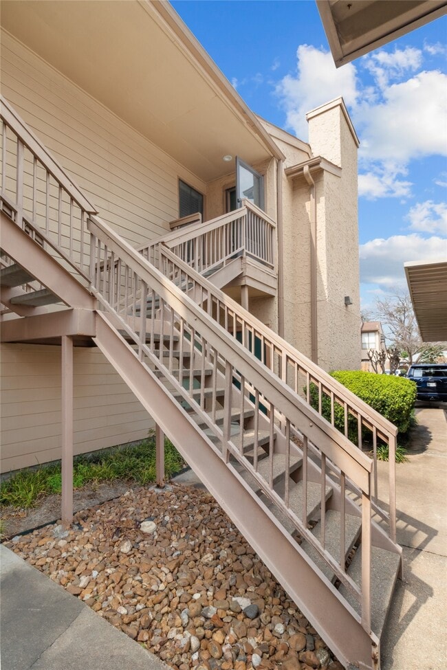 Building Photo - 5001 Lamonte Ln