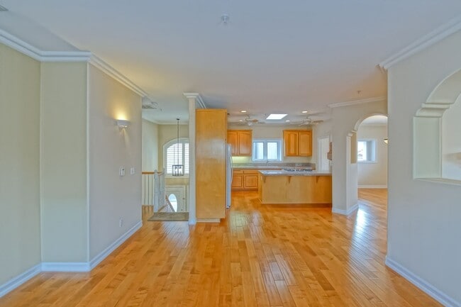 Building Photo - BEAUTIFUL, BRIGHT & AIRY 3BR2.5BA DETACHED TOWNHOME W/ LARGE 2-CAR GARAGE, WORKSHOP/BONUS ROOM, C...