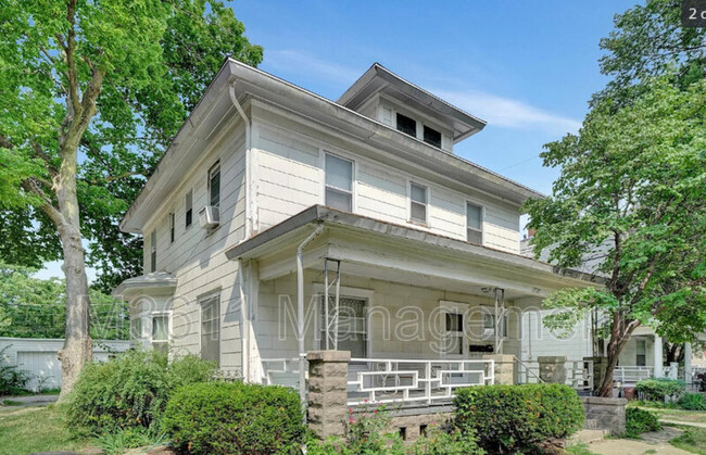 Building Photo - 1727 S 13th St