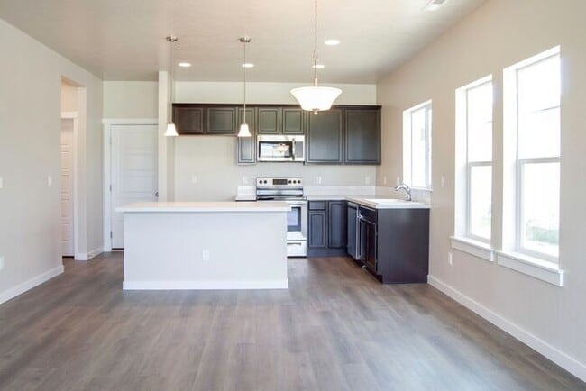 Building Photo - Roe Street Townhomes