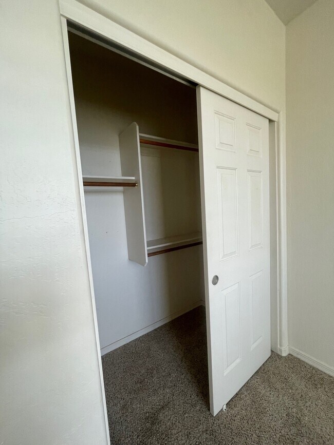 Building Photo - 1170 N Opal Dr