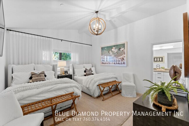 Building Photo - 3301 Lincoln-