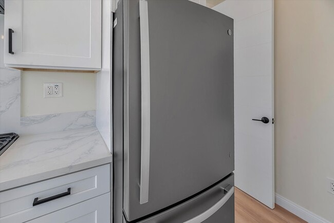 Building Photo - 4048 Cherokee Ave