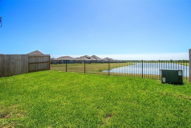 Building Photo - 6643 Escondido Dr