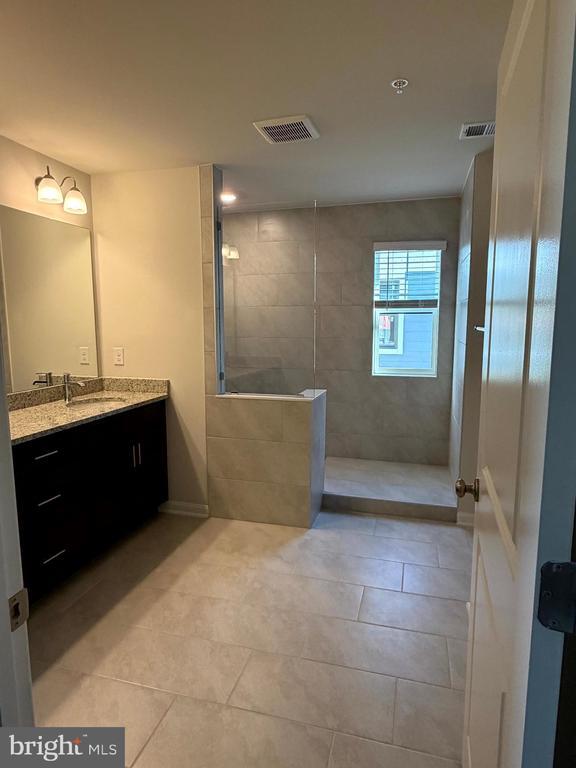 Building Photo - 461 Hanson St