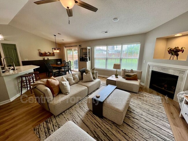 Building Photo - 952 Breezewood Ct
