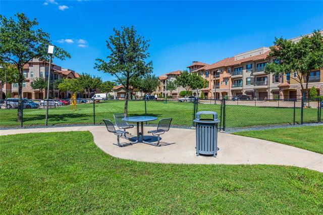 Building Photo - 634 Arbol