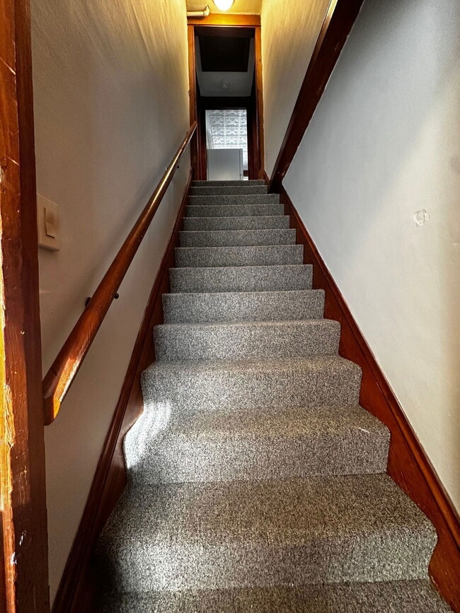 Building Photo - 108 Church St