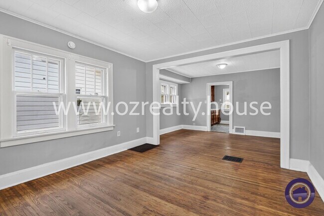 Building Photo - 3644 Leybourn Ave
