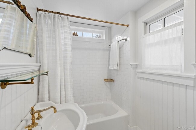 Building Photo - 393 Hill St