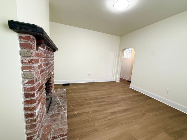 Building Photo - 1705 Martha St