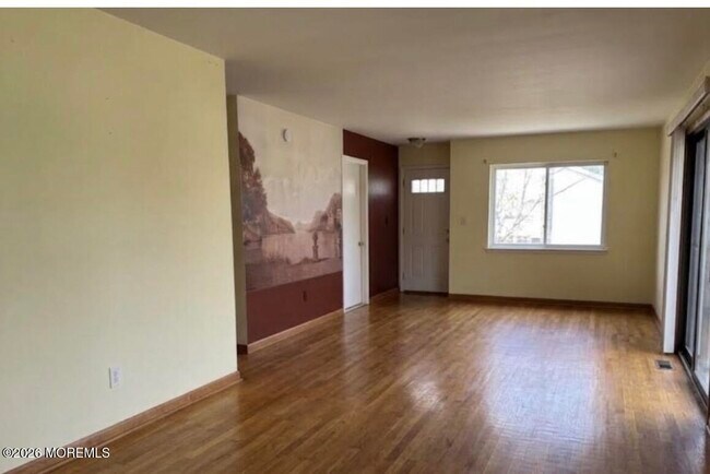 Building Photo - 147 Amberly Dr