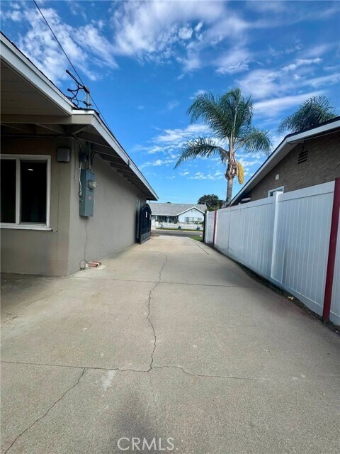 Building Photo - 1065 S Prospero Dr