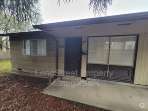 Building Photo - 1353 NW Tyler Ave