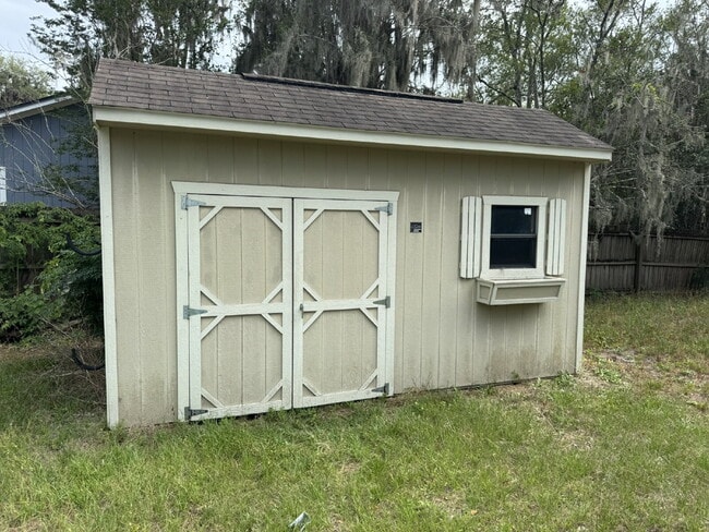 Building Photo - For Rent