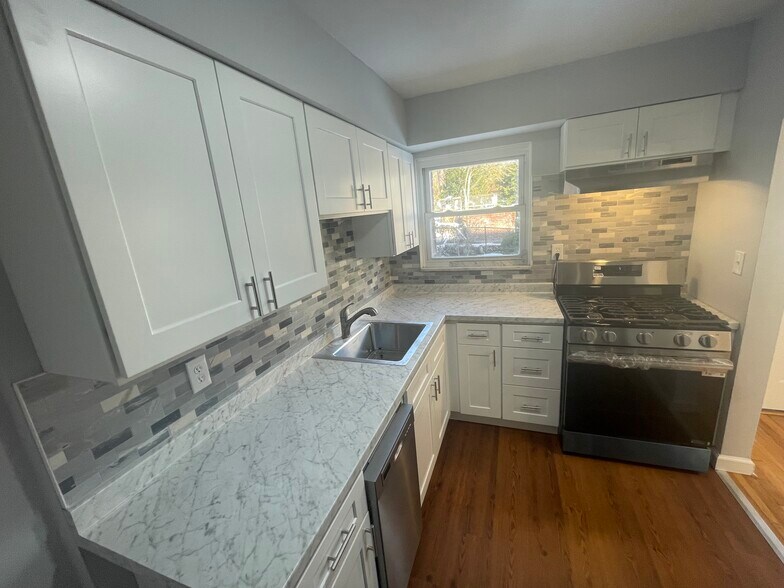 Building Photo - 268 Fort Lee Rd