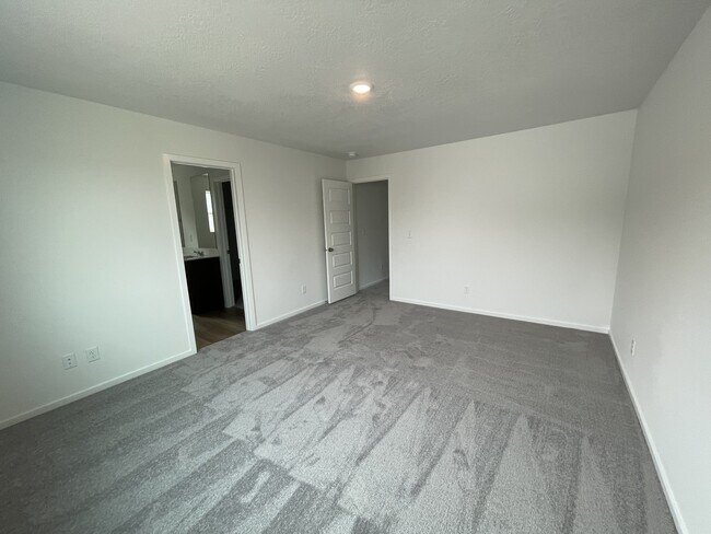 Building Photo - 2696 N Red Shoulder Ln