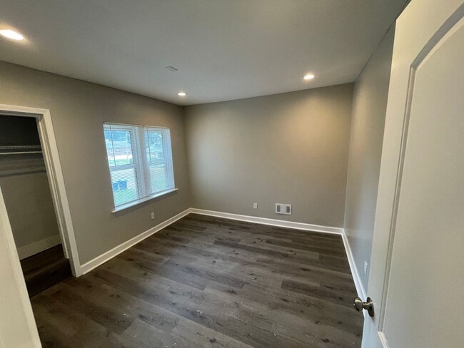 Building Photo - Rehabbed Spacious 2 BR/1BA House - Northwoods