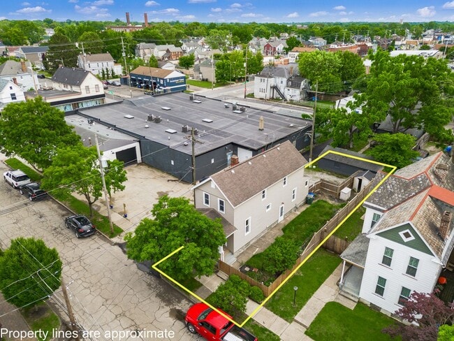 Building Photo - 479 Siebert St