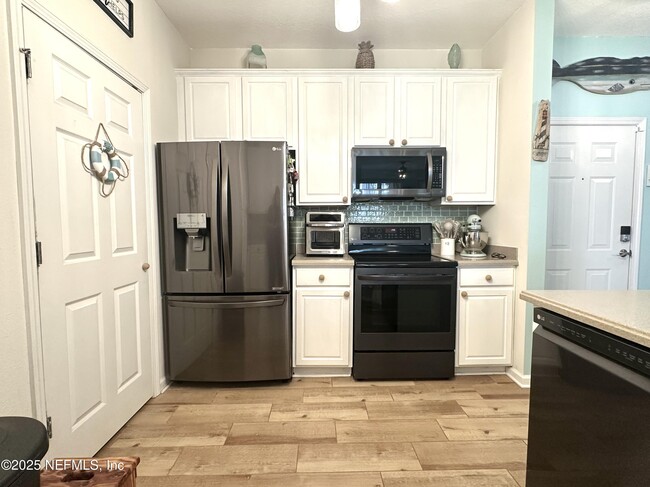 Building Photo - 11251 Campfield Dr