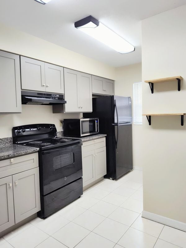 Building Photo - 175 Yorktowne Dr