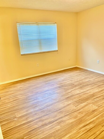 Master Bedroom - 1950 Paine Ave