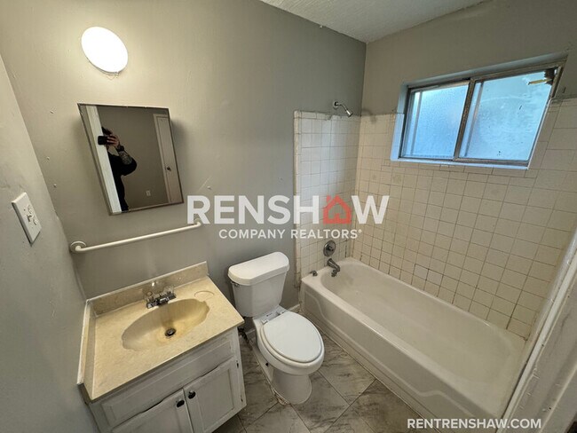 Building Photo - 381 N Manassas St