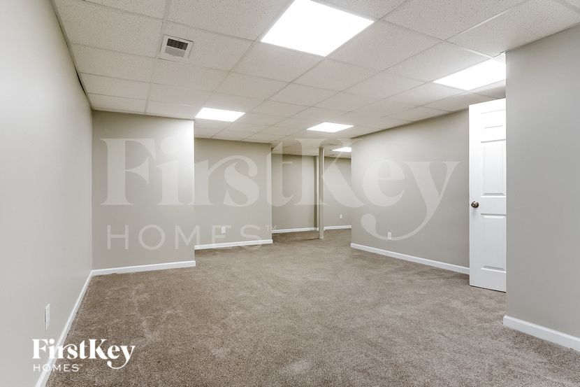 Building Photo - 601 Staffordshire Dr