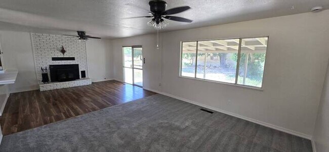 Building Photo - East Modesto Country Living, 3 Bedrooms 2 Bathrooms