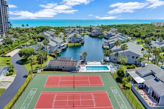 Building Photo - Make this your winter getaway!