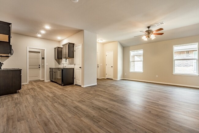 Building Photo - 320 Chalk Hill Ct