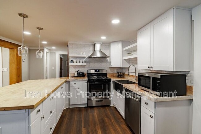 Building Photo - 1760 Old West Broad St