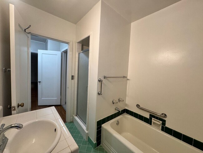 Building Photo - 2933 14th St