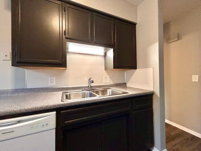 Building Photo - Ivanrest 3689-3695