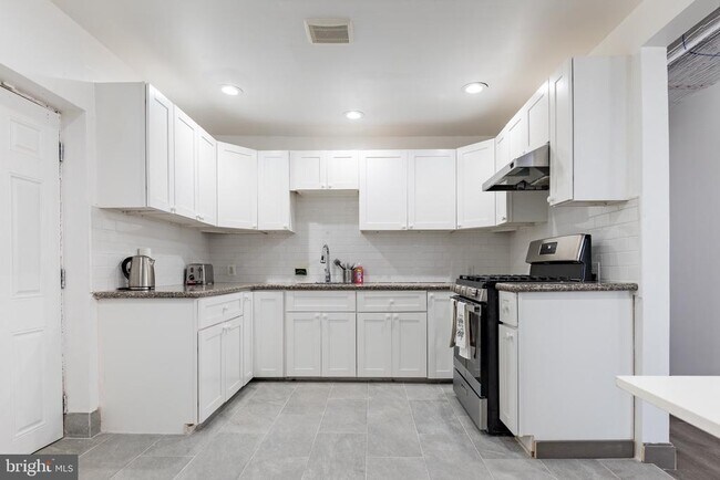 Building Photo - 3809 Ventnor Ave