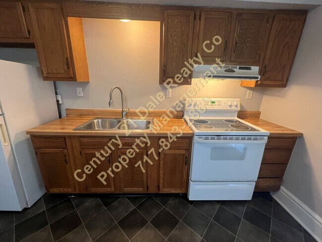 Building Photo - 1414 S George St