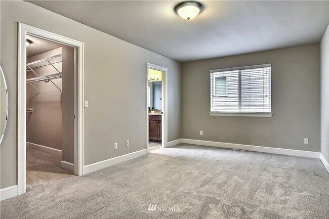 Building Photo - Gorgeous Home in Lacey’s Coveted Courtney ...