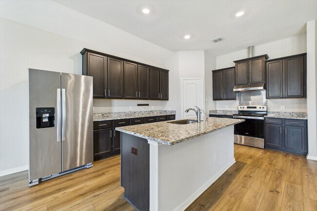 Building Photo - Stunning 4 bedrooms 2 baths single-story h...